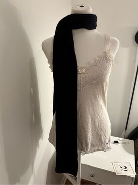 Black Ribbed Knit Scarf - Women's Accessory